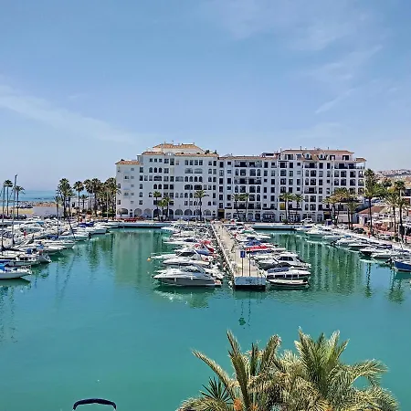 Marina Del Castillo 2076 *